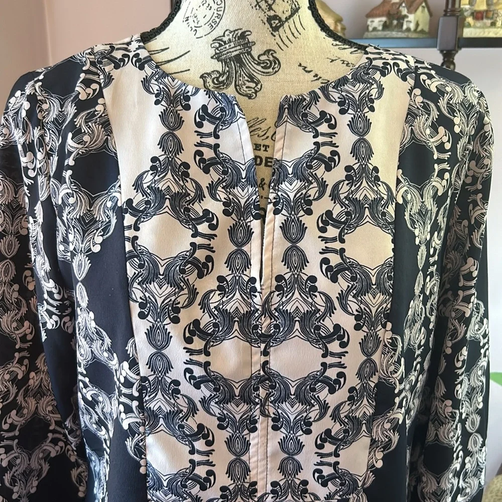 The Limited 3/4 length sleeves, black and crème blouse - Picture 2 of 8